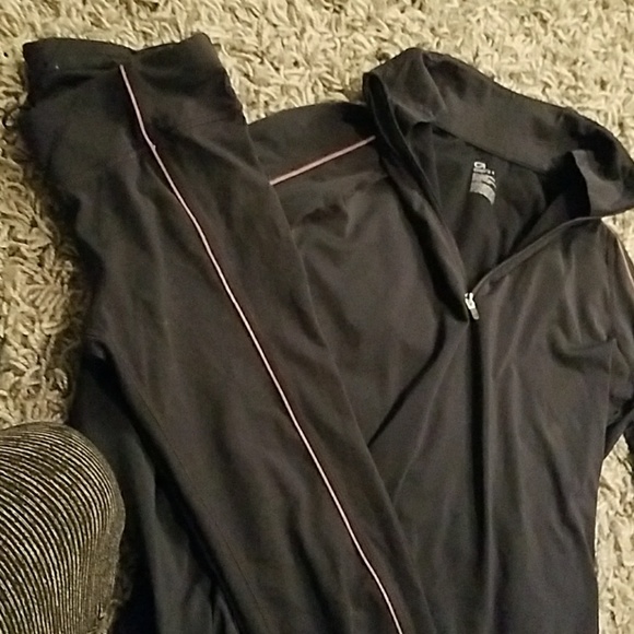 DONATED.  Gap Fit Running Shirt and Tights XS - Picture 6 of 7